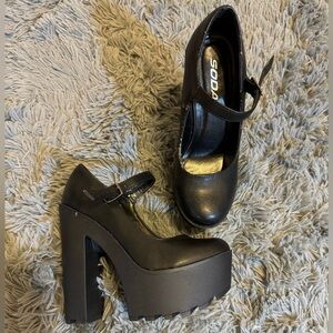 Soda Mary Jane’s platform high heel shoes size 6.5 black